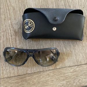 Ray-ban pilot aviator sunglasses. No scratches